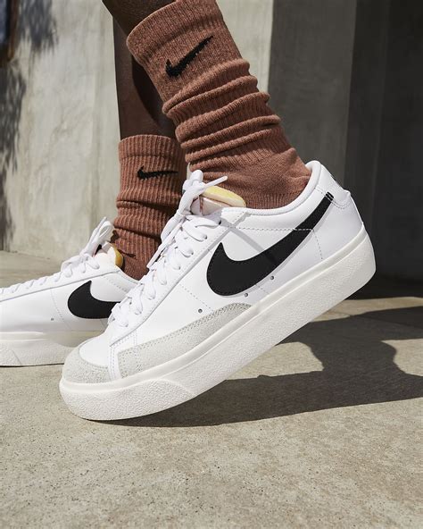 nike blazer dunkelrot damen|Nike Blazer low platform midsole.